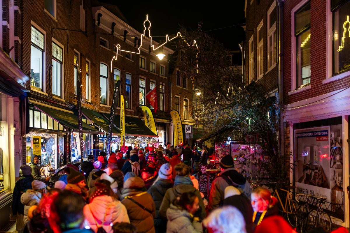 Een avond vol sfeer en licht: zo zag Haarlem er tijdens de Soellaart Lichtjeswandeling uit