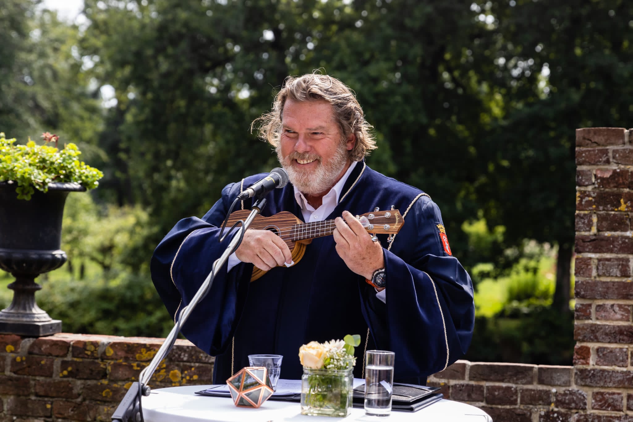 Marcel trouwt mensen op zijn eigen manier: ‘Het moet geen EO-landdag worden’