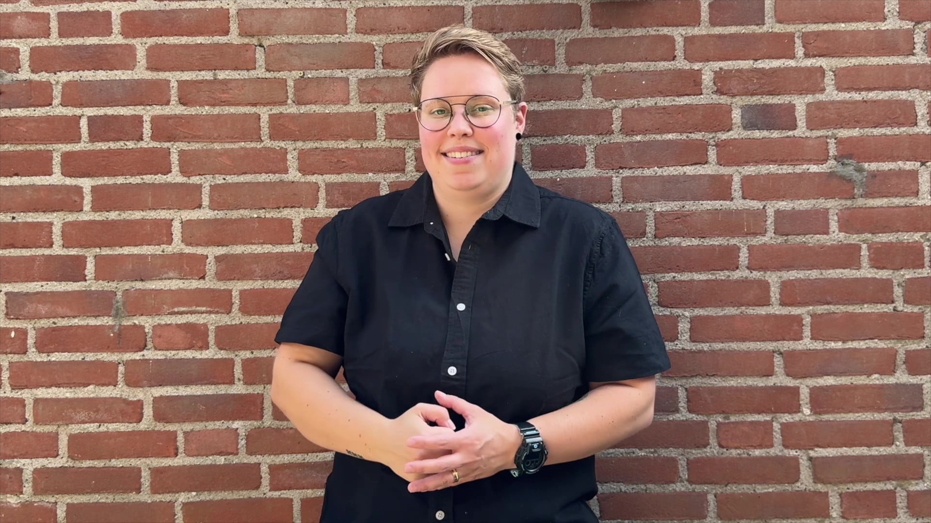 Wil je volgend jaar gebarentaal leren? Zo zeg je Helmond met je handen