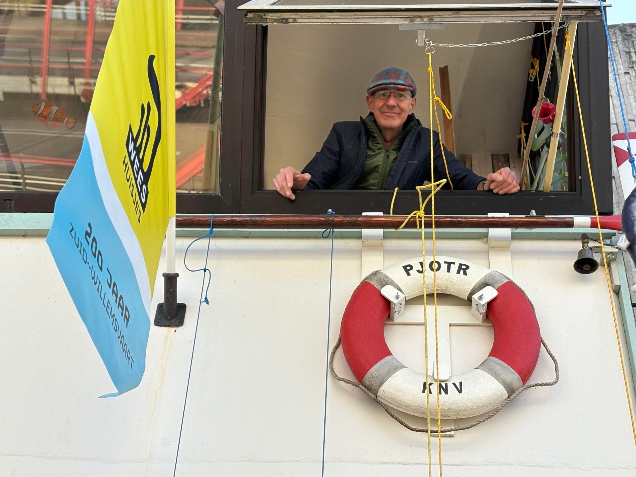 Binnenkijken bij Paul in het brugwachtershuisje: ‘Ik zie het als een onbewoond eiland’