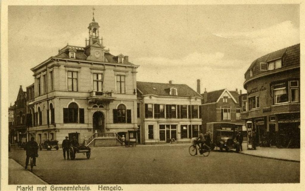 Hans legt Hengelose historie met de kwast vast indebuurt Hengelo