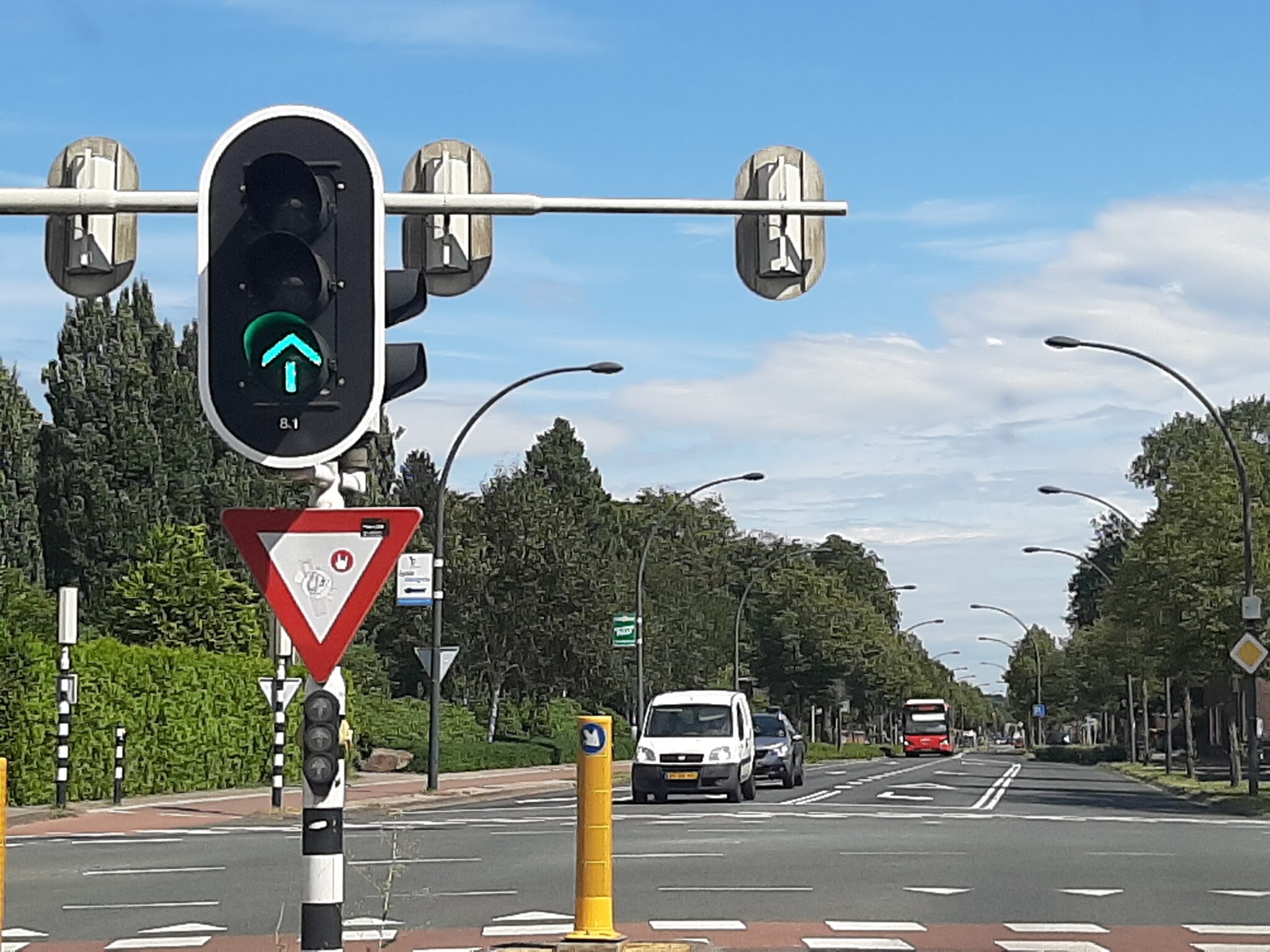 Bellen of appen achter het stuur?