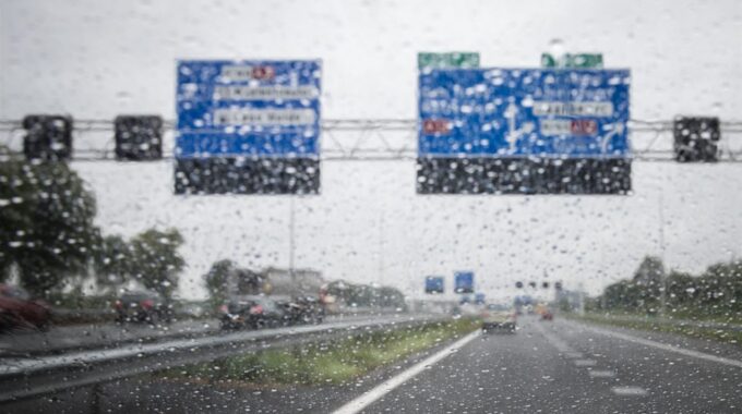 slecht weer noodweer vluchtstrook