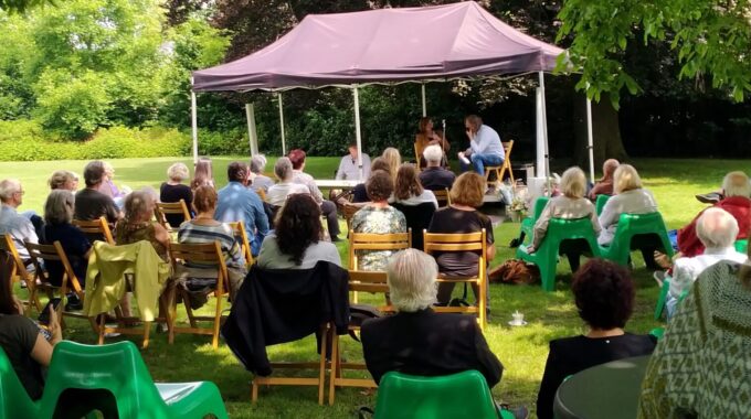 Schrijvers in het park