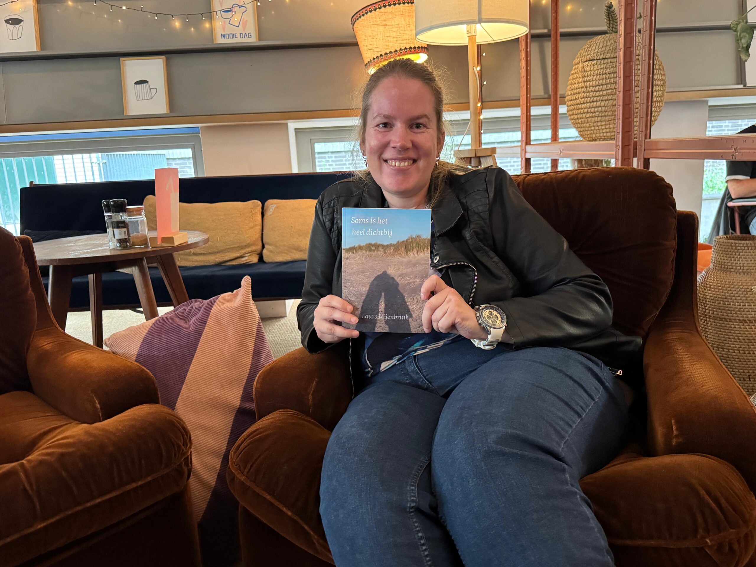 Epilepsie en autisme houden Laura niet tegen: ‘Schrijven heeft mij leren leven’