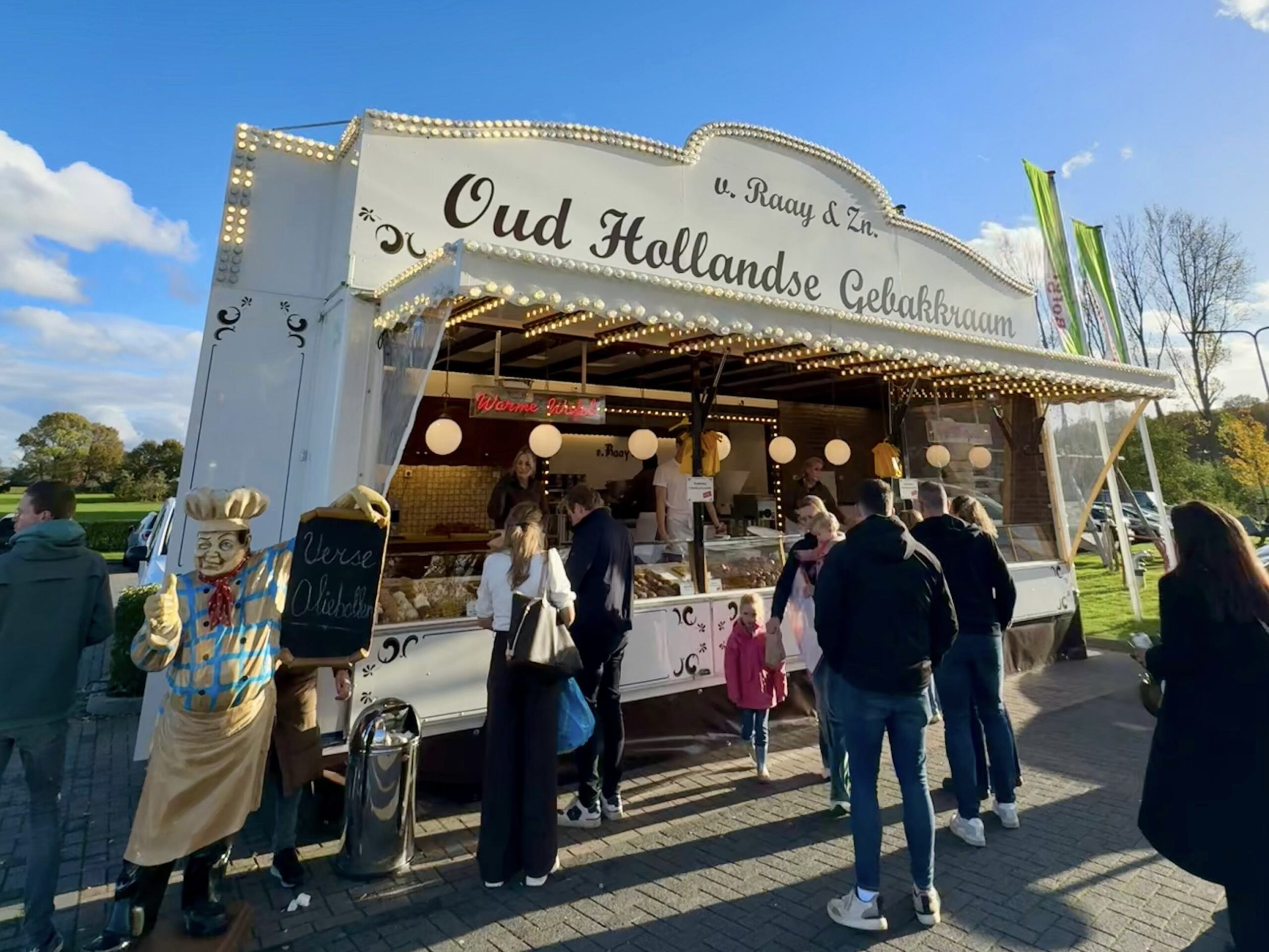 Bijna 100 jaar én vier generaties: bij de familie Van Raaij haal je oliebollen en appelbeignets