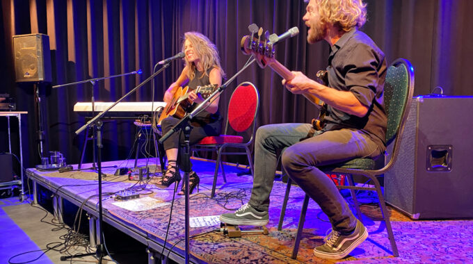 Concert Krystl bij Rho Toneel Numansdorp - Hoeksche Waard - indebuurt Hoeksche Waard
