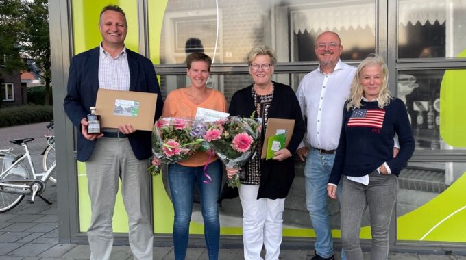Uitreiking verzamelalbum Numansdorp - PLUS Blaak