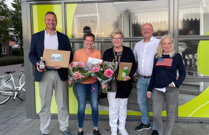 Uitreiking verzamelalbum Numansdorp - PLUS Blaak