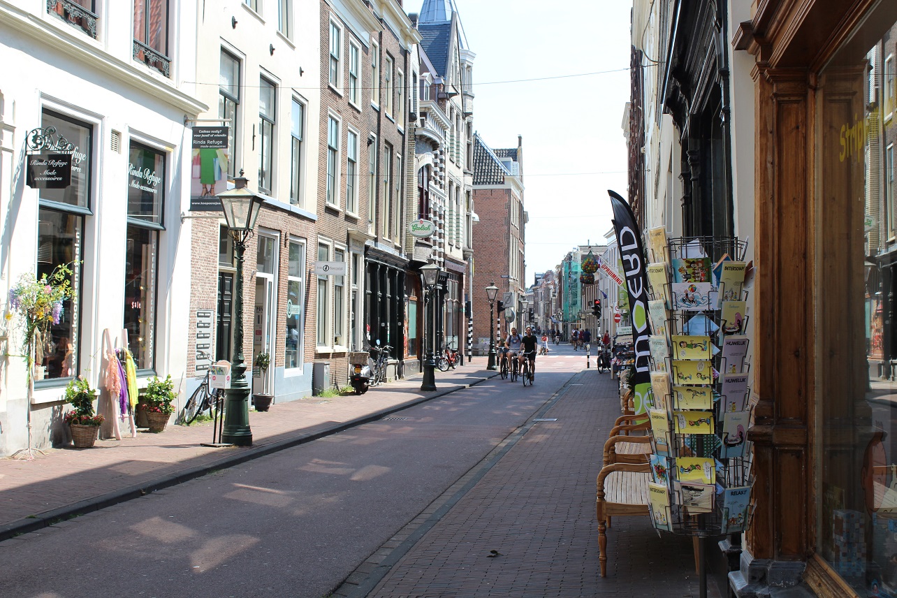 Hogewoerd leiden sleutelstad winkelstraat