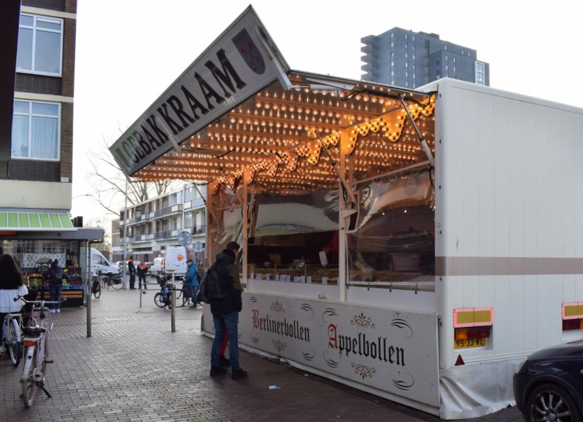 Oliebollenkraam Vijf Meiplein Luifelbaan