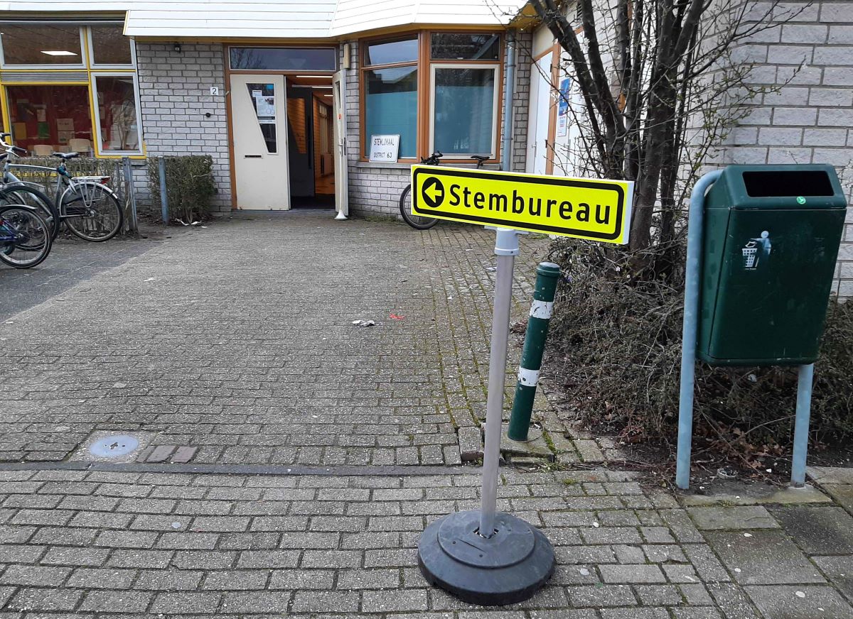 Stembureau stembord stemlokaal