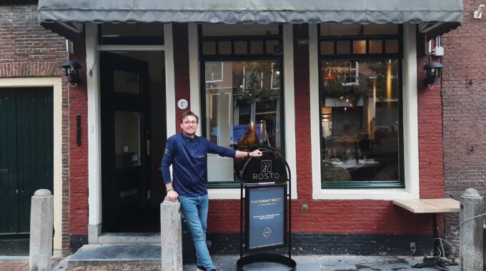 Eigenaar Robin Stoof bij Restaurant Rosto