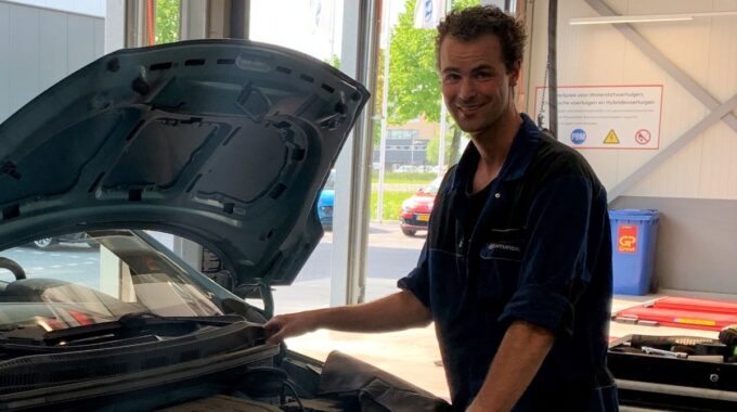 Van der Linden Groep automonteur Rob