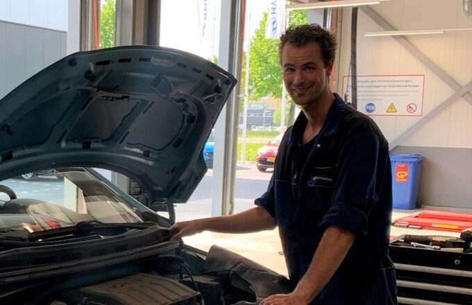 Van der Linden Groep automonteur Rob