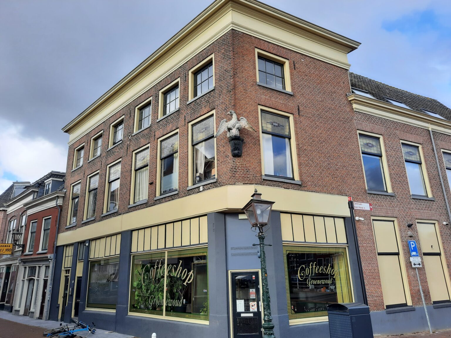 Dit is waarom er een arend boven Groenewoud hangt indebuurt Leiden