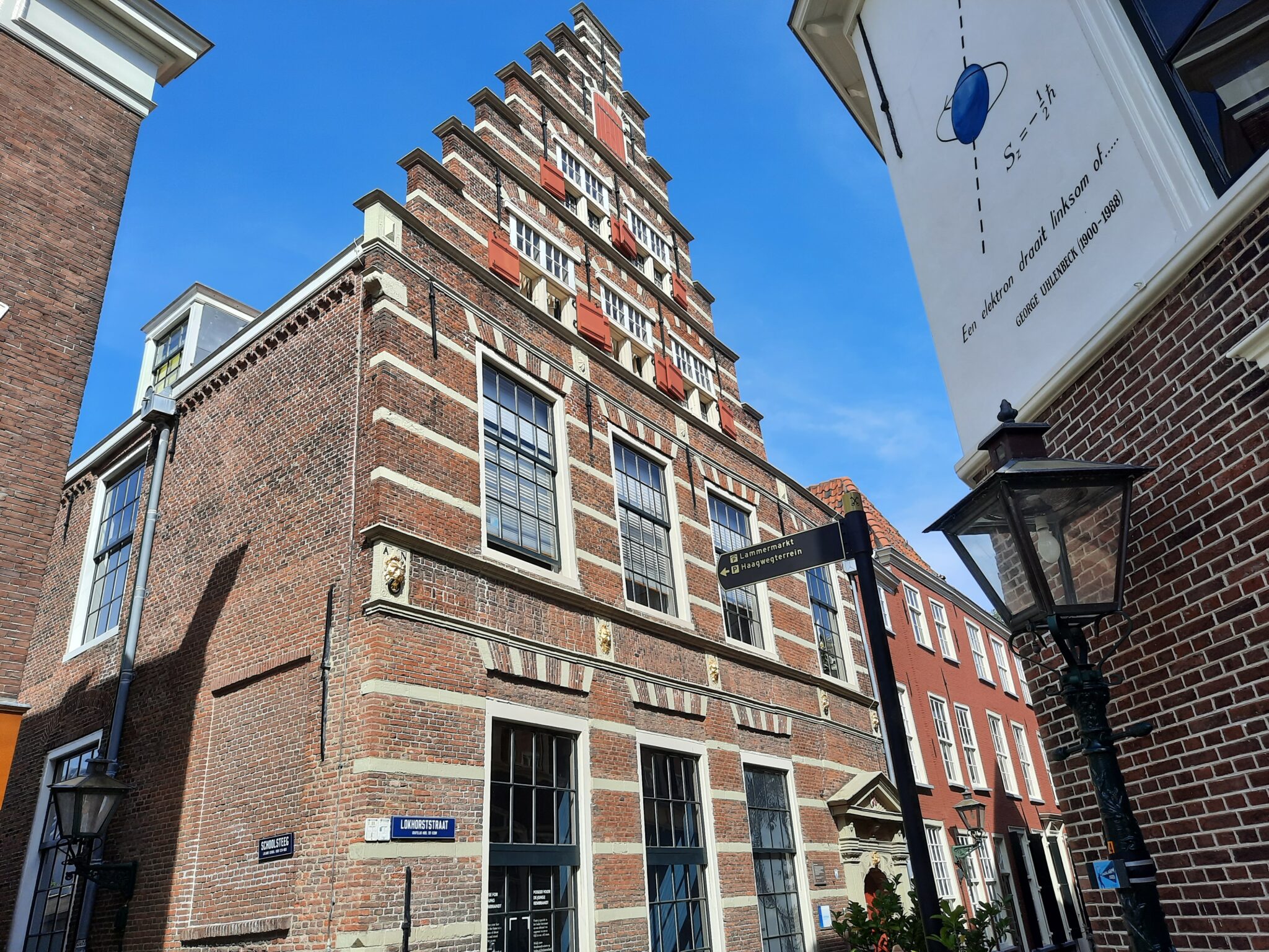 Op deze Leidse school werd het talent van Rembrandt ontdekt indebuurt