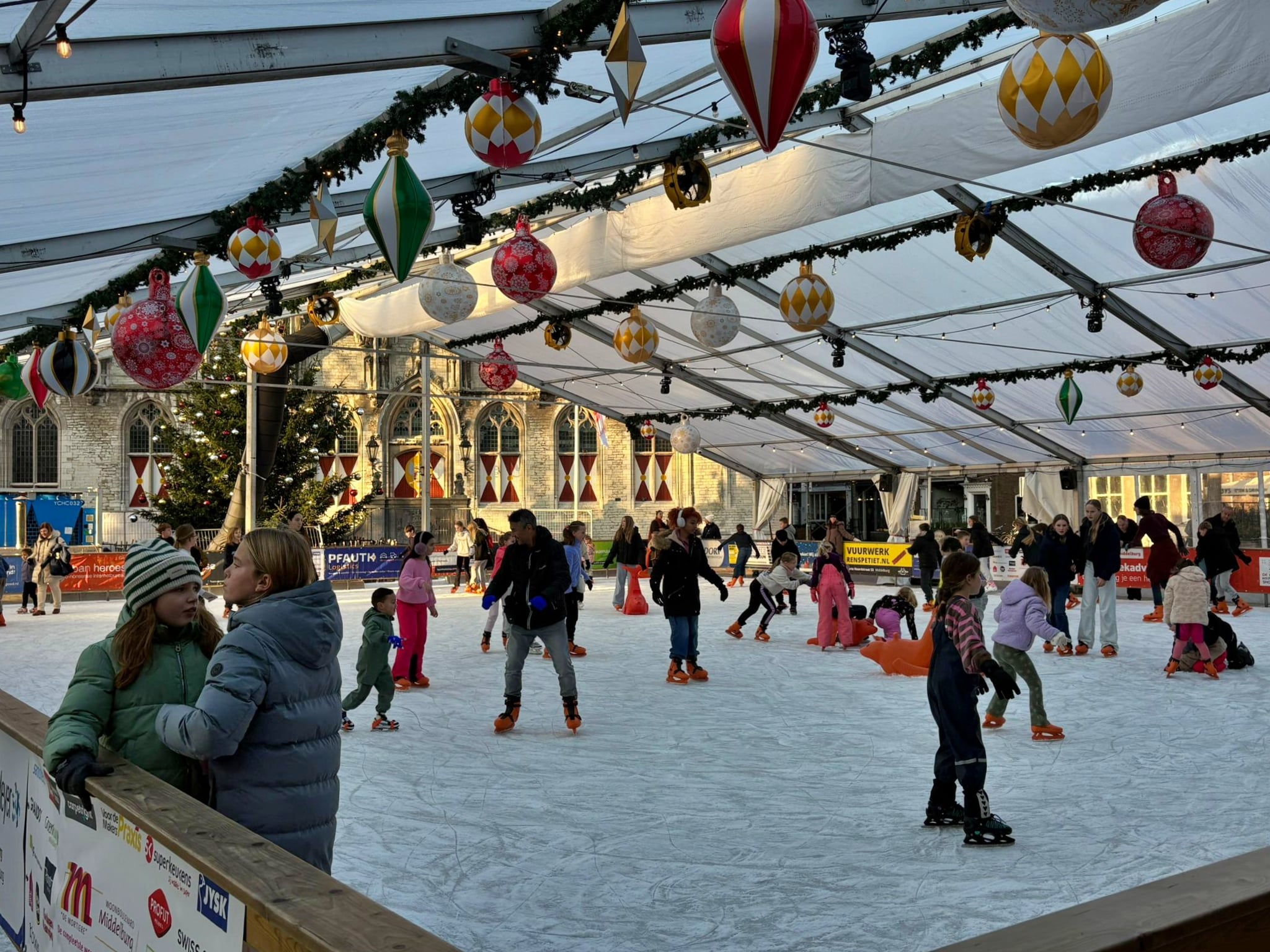 Bind ijzers maar onder: zoveel kost het om te schaatsen op de Markt