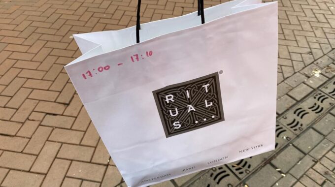 shoppen winkelen op afspraak rituals tasje