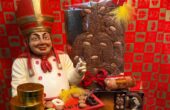 Banketbakkerij-Chocolaterie Looijenga in Nijmegen heeft veel lekkers voor Sinterklaas zoals een mijtertaart, speculaaspoppen en kruidnoten