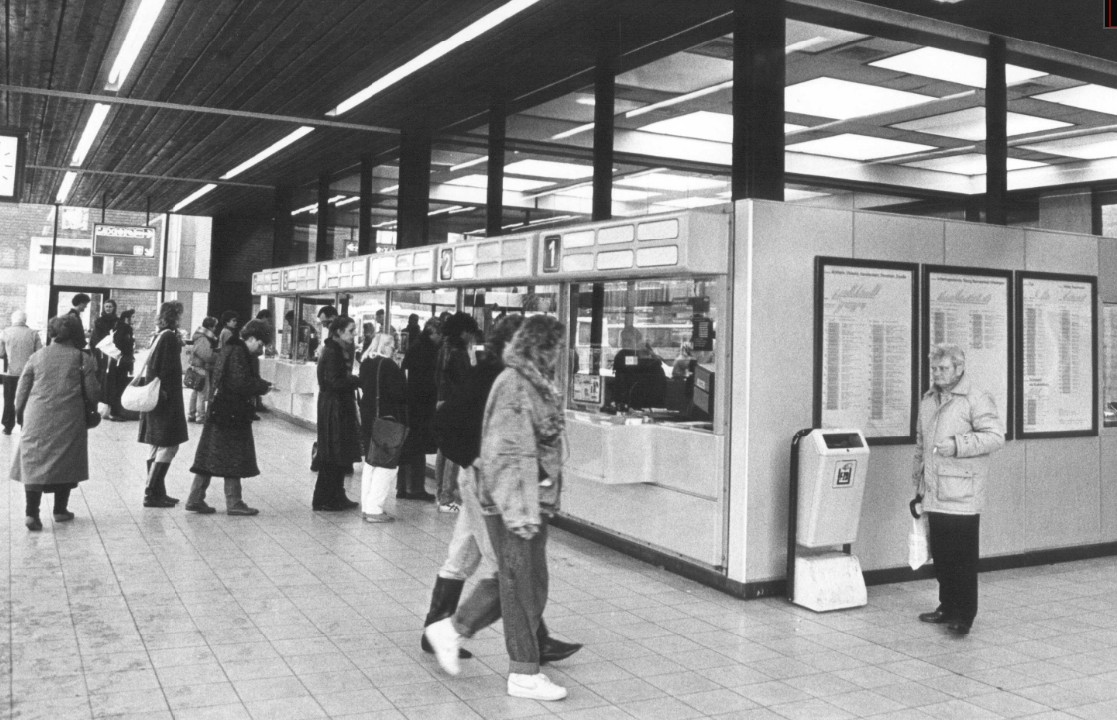 Peukie op het perron? Al zo lang is dat verboden op station Nijmegen