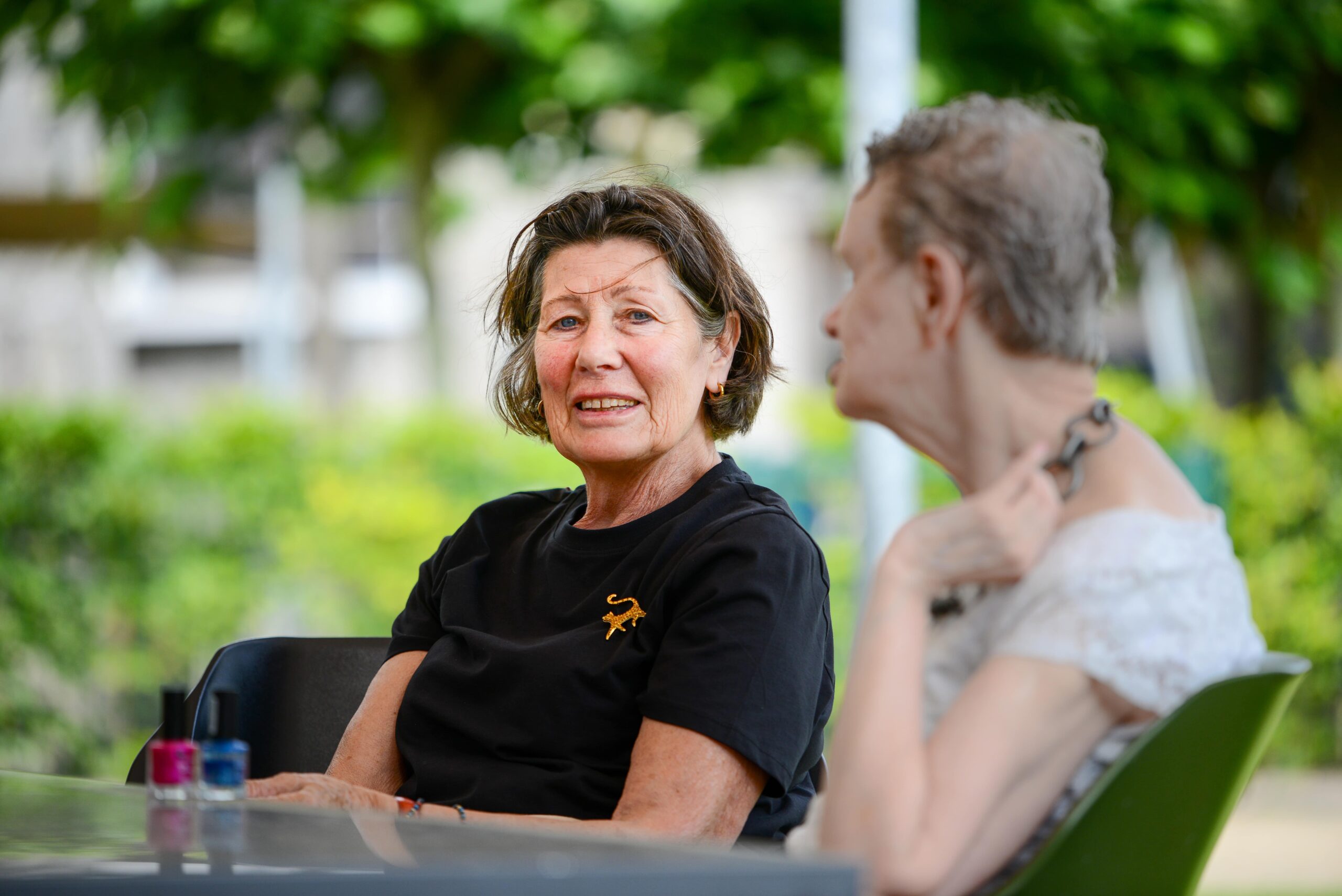 Hanny is vrijwilliger bij deze zorginstelling: ‘Mensen leven helemaal op als we samen iets gaan doen