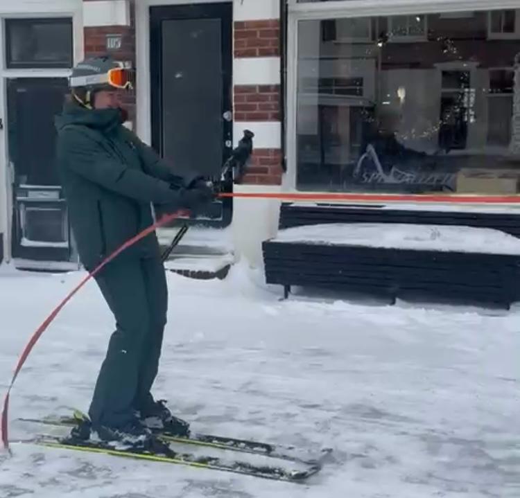 Romy skiet over de Daalseweg in Nijmegen: ‘Puur voor de lol’