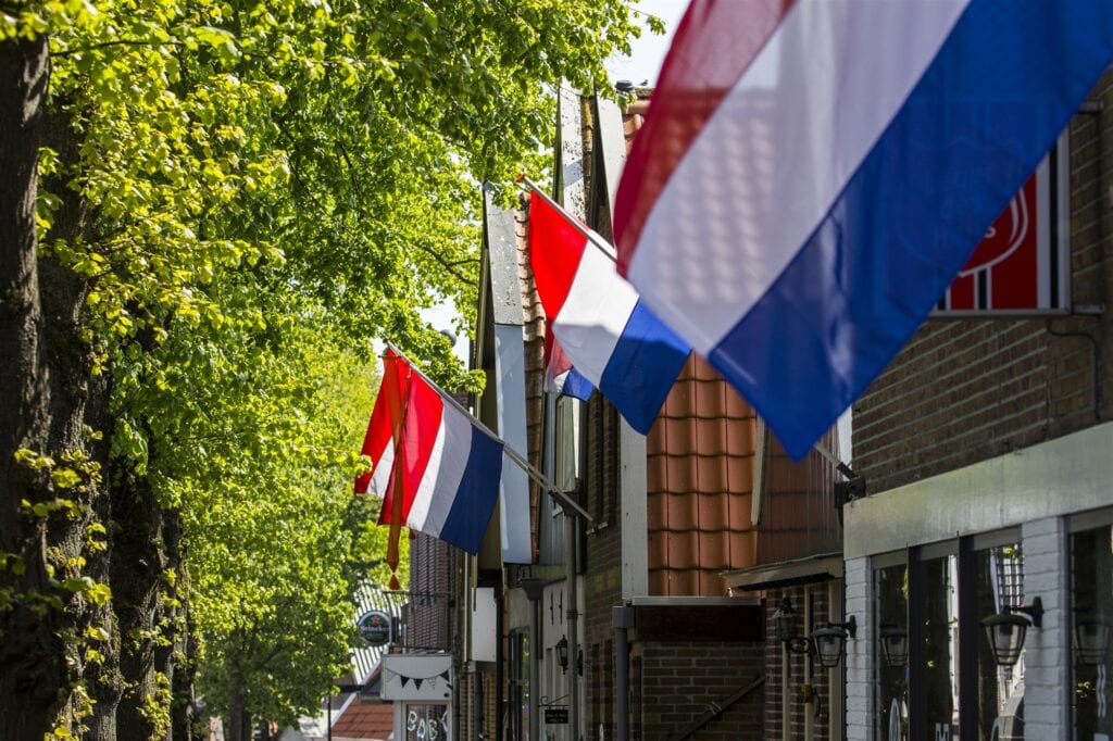 Mysterie opgelost Daarom hangen de vlaggen uit op 27 juni 2020 Mysterie opgelost Daarom hangen de vlaggen uit op 27 juni 2020