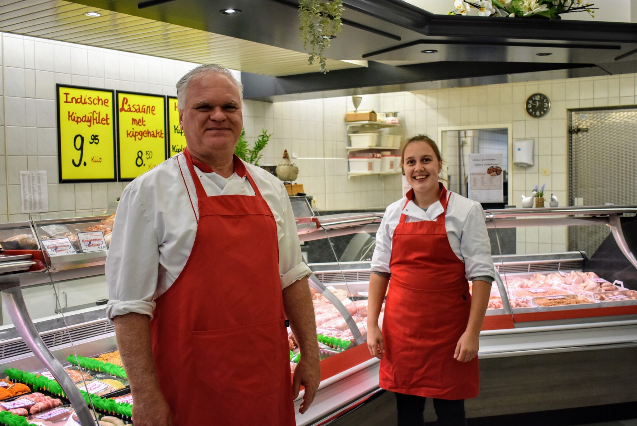 Ronald opent nieuwe poelierswinkel in Stadsweiden Harderwijk