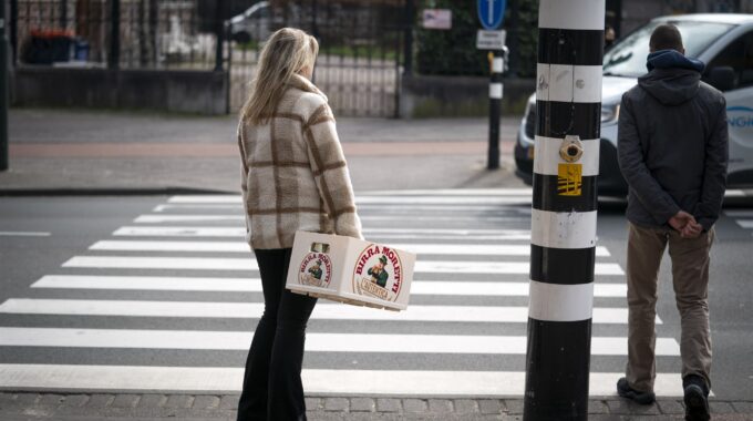 verkeerslicht indrukken heeft het nut sneller groen vaker drukken harderwijk ermelo putten stoplicht