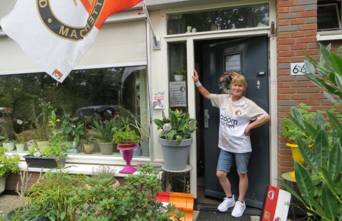Yvonne de Kroon in haar Feyenoordhuis in Ermelo.