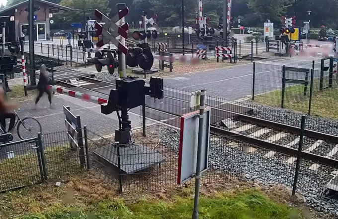 Vrouw loopt net een trein mis in Ermelo, ProRail is het zat
