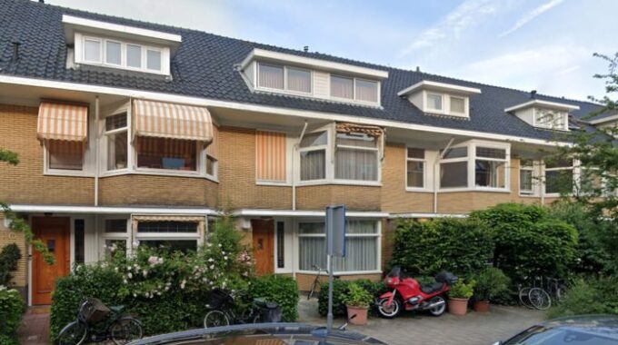 Amsterdamse woning gaat viral omdat het 2 miljoen euro voor deze rijtjeswoning vraagt