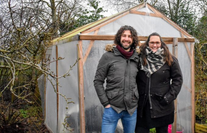 Maarten en Mariëtte in hun Volkstuintje in Putten
