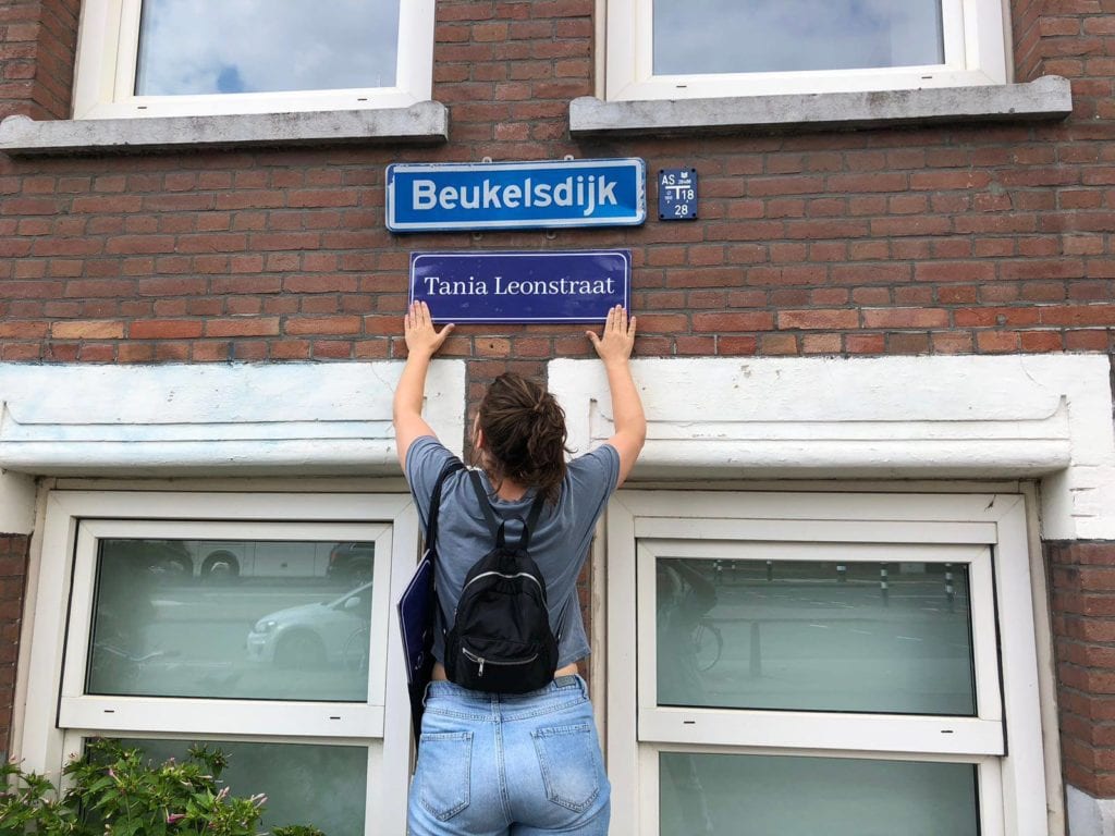 Tania Leonstraat