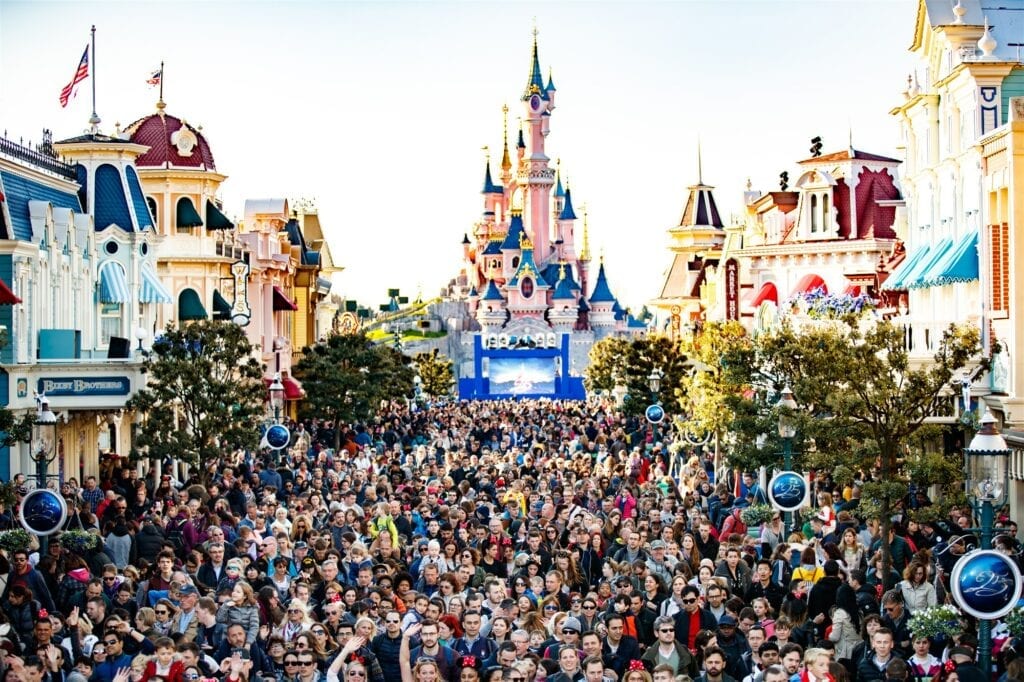 Je kunt eindelijk direct met de trein vanuit Rotterdam naar Disneyland Parijs indebuurt Rotterdam