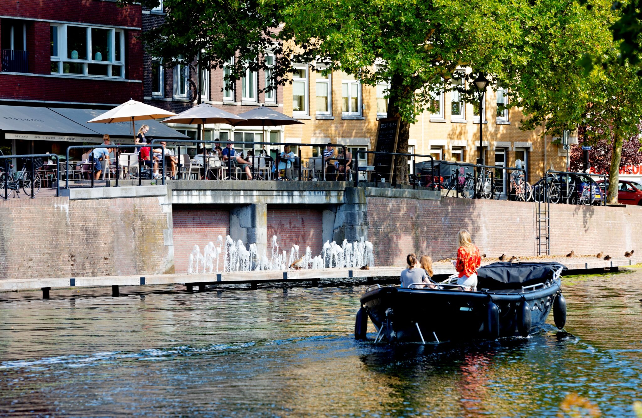 Varen! 8 x hier huur je een boot in Rotterdam
