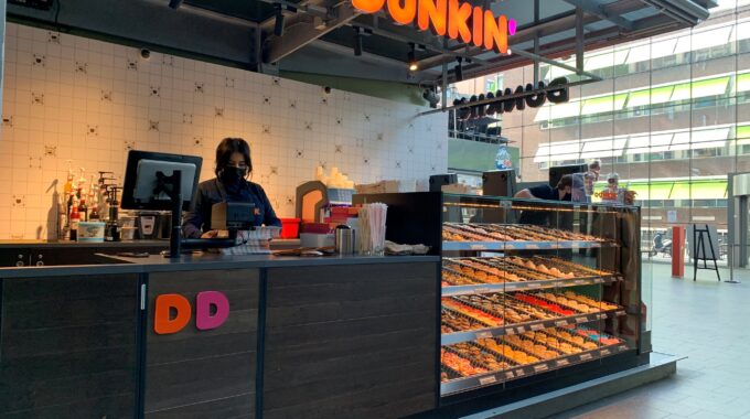 Dunkin' Donuts zijaanzicht Markthal