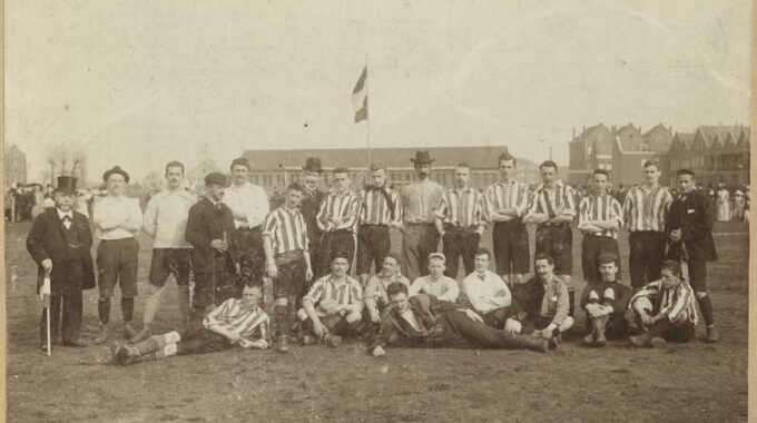 Veteranenwedstrijd op het Schuttersveld ter gelegenheid van het 12-jarig bestaan van voetbalvereniging Sparta.