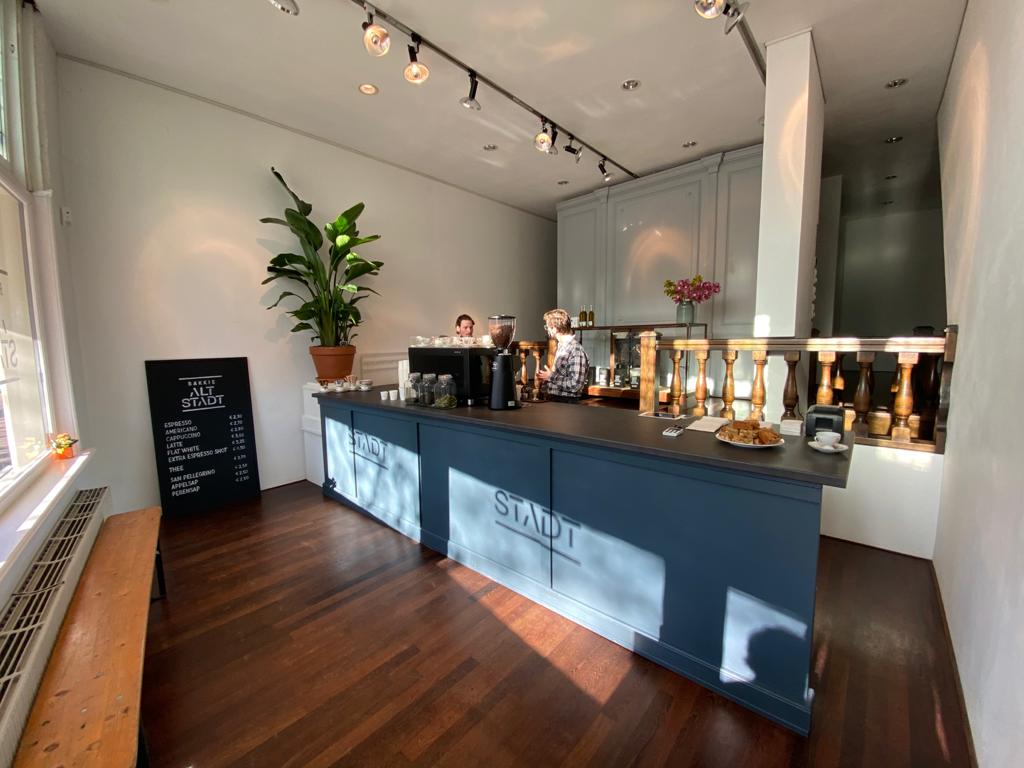 bakkie altstadt terras koffiezaak (2)