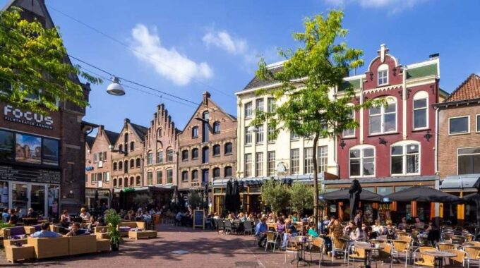1. Onderschrift_ De Korenmarkt in Arnhem