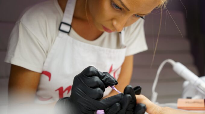 nagelstudio stockfoto