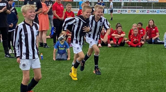 voetbalclub Steeds Hooger