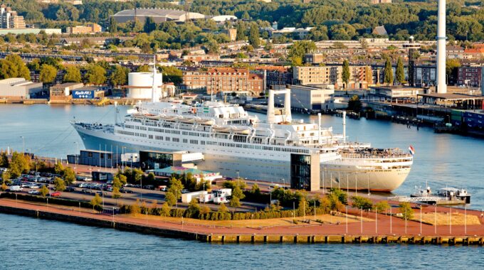 ss Rotterdam - Iris van den Broek
