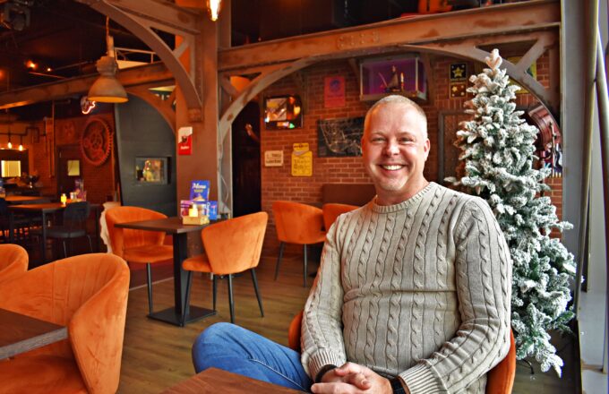 peter van leeuwen eigenaar hollywood cafe en drive-thru