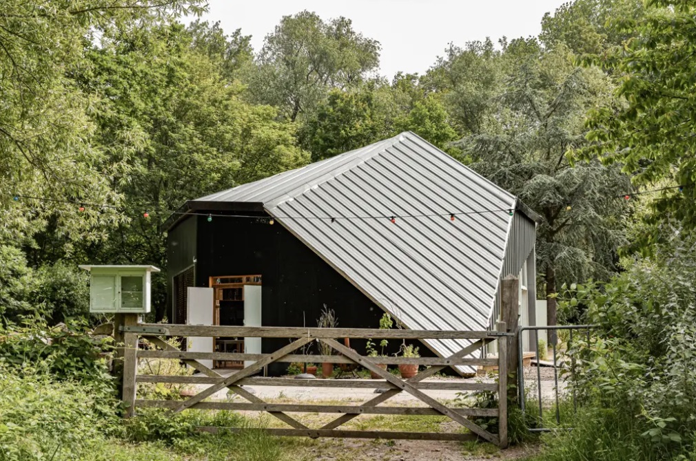 Op dit Rotterdamse eiland vind je kunstworkshops, koffie en gratis maaltijden