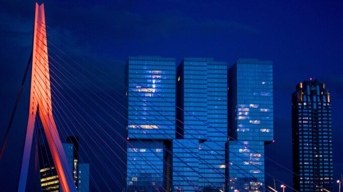 erasmusbrug oranje