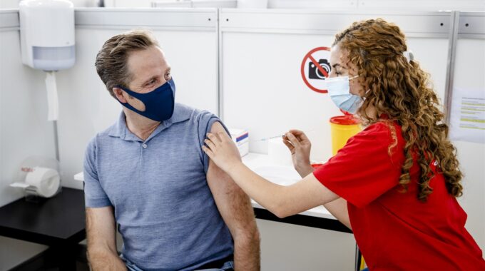 vaccinatie hugo de jonge