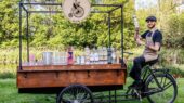 Niels den Boogert runt De Cocktailfiets, een mobiele vintage cocktailfiets in regio Rotterdam