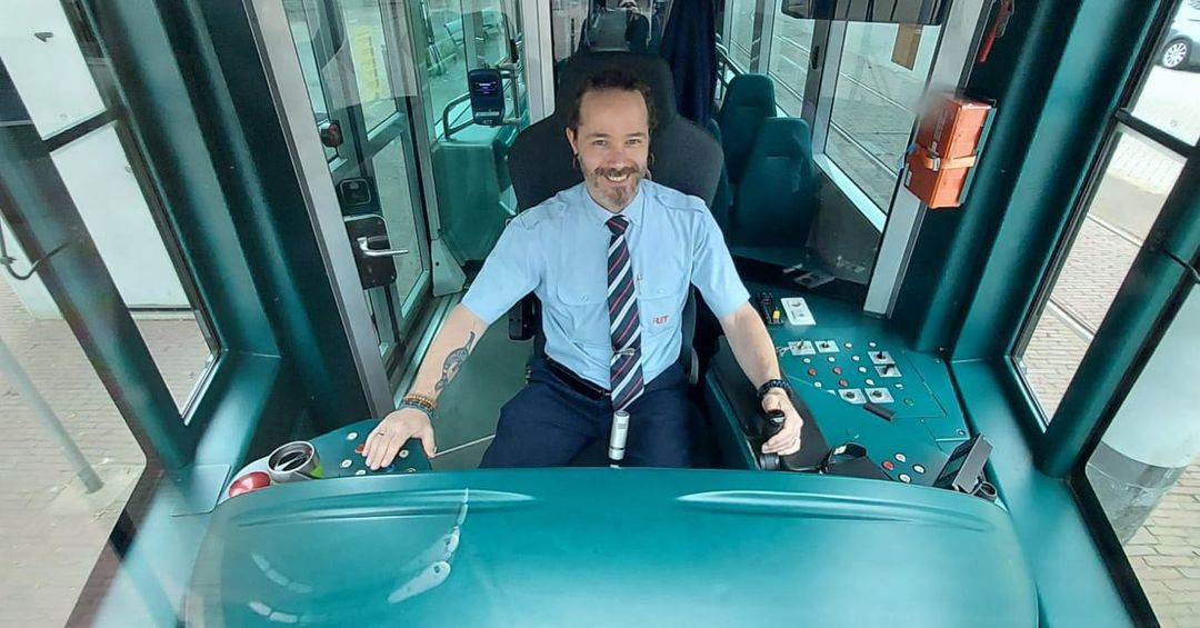 Dit is waarom je Rotterdamse trambestuurder Edwin wilt volgen op Instagram - indebuurt